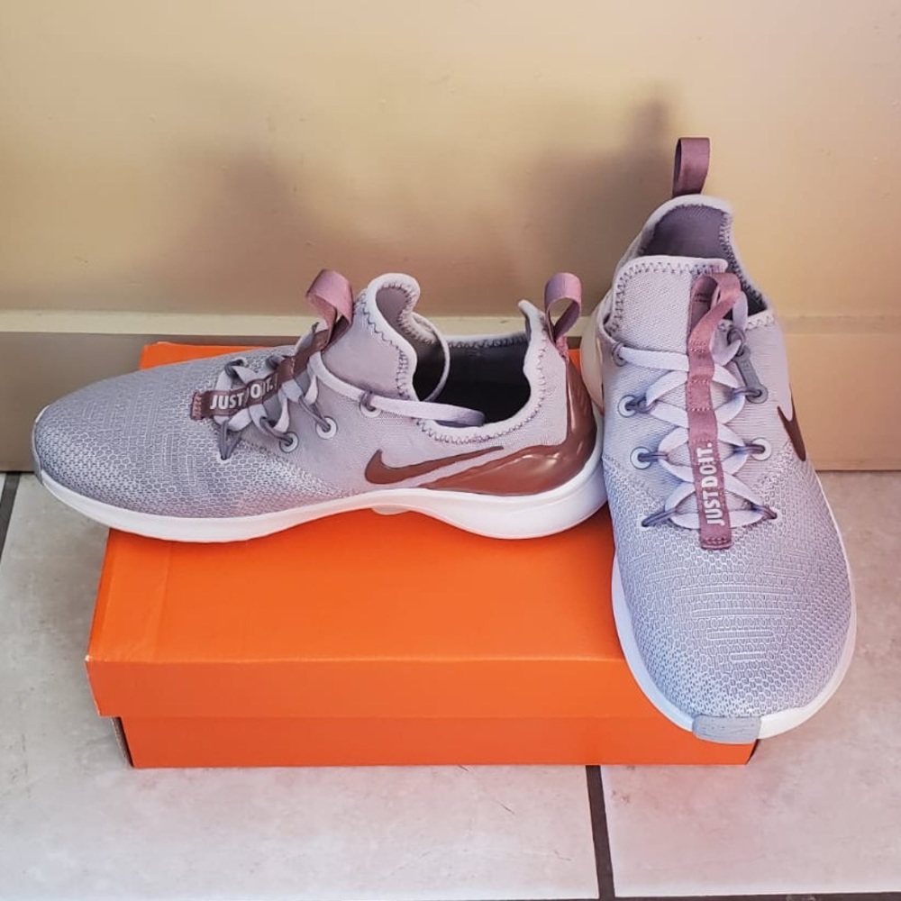 Women’s Nike Free Run 🏃‍♀️ Size US: 6.5